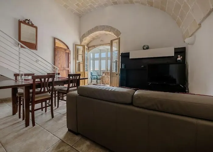 Seafront Apartment In Valletta