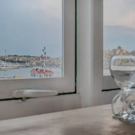 Seafront Apartment In Valletta Exterior photo