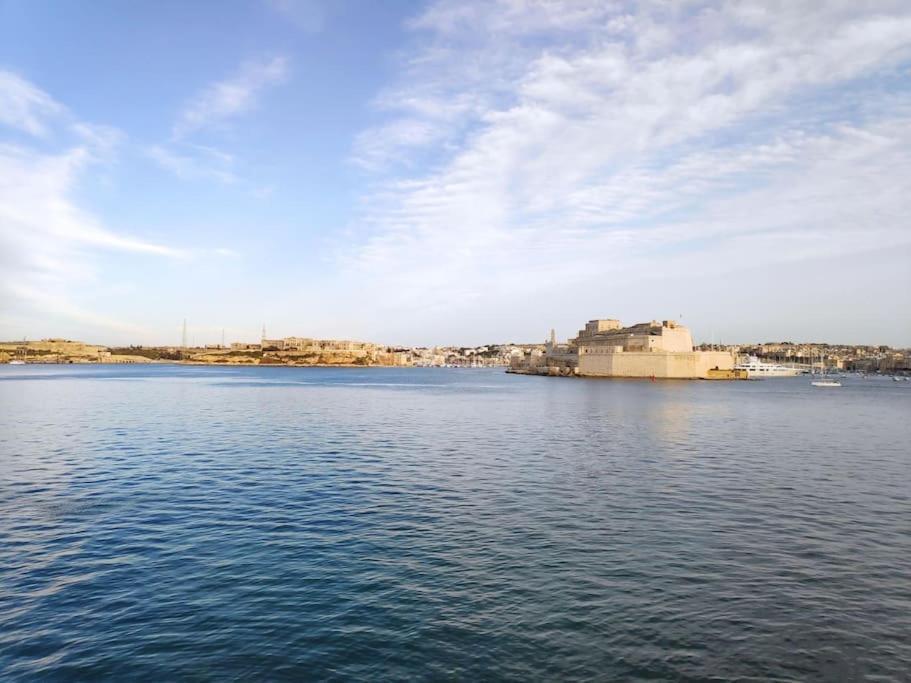 Seafront In * La Valette
